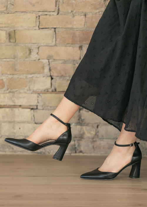 Pointed Toe Flare Block Heel